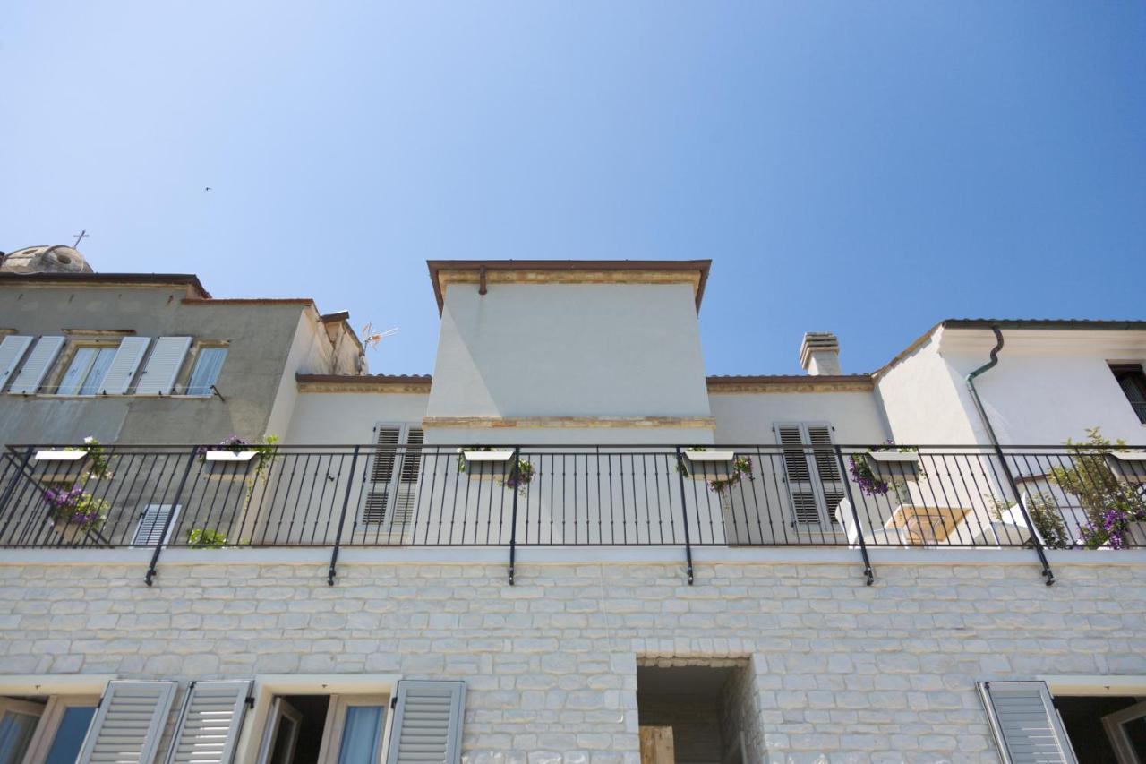 Diecidodici Boutiquerooms Sirolo Esterno foto